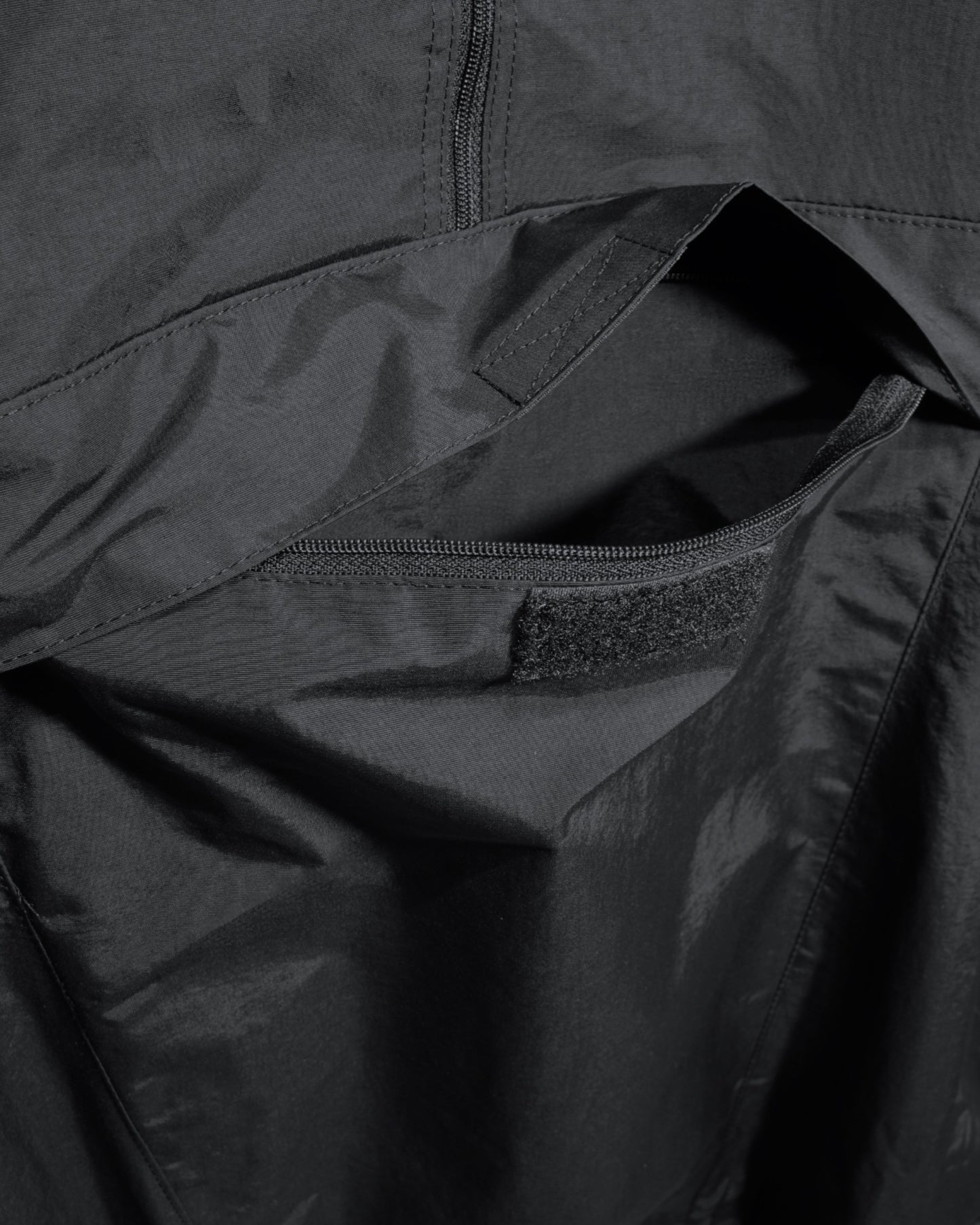 LIMIT PULLOVER / BLACK
