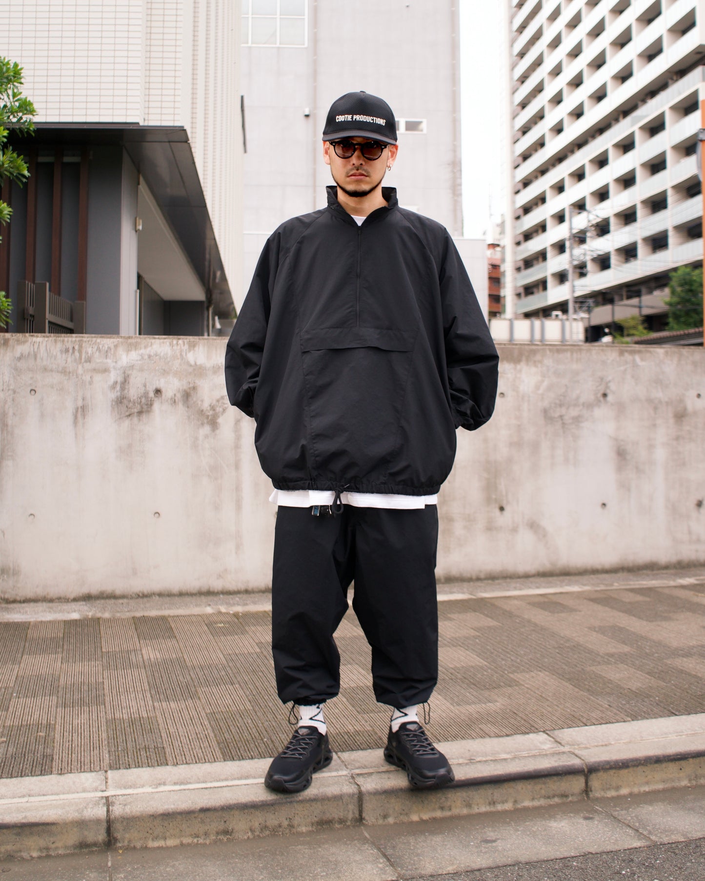 LIMIT PULLOVER / BLACK