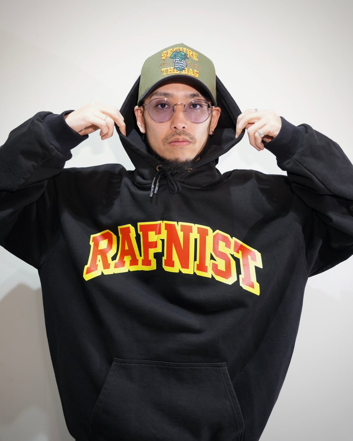 www “ ARCH ” / BLACK